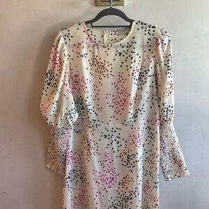 Great fit dress, long sleeves with smock detail.